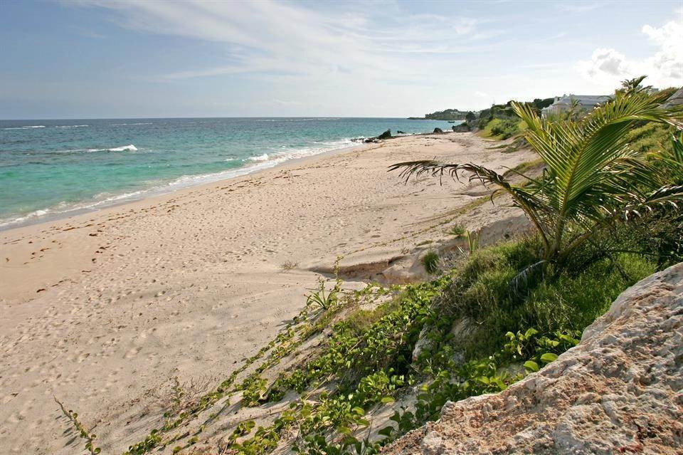 Propriedade Beachfront para Venda às Coral Sea In Tucker's Town Coral Sea In Tucker's Town, 14 South Road,Bermuda – Sinclair Realty