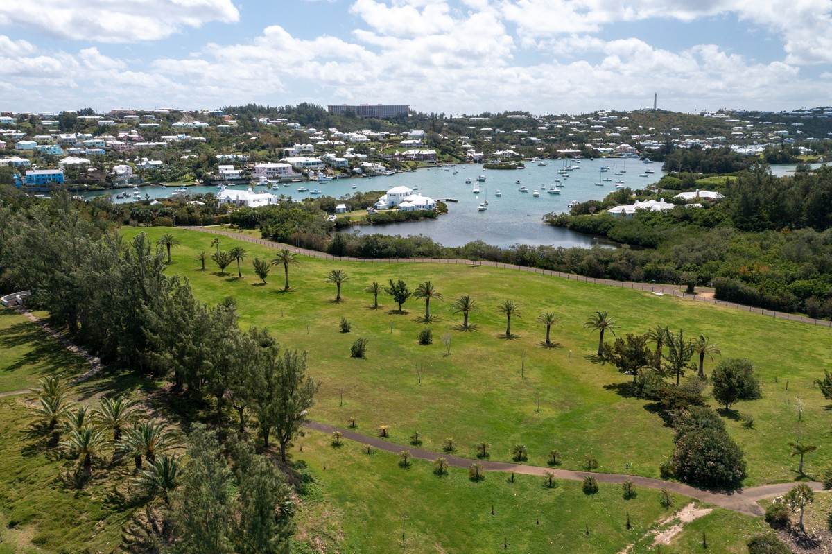 20. Single Family Homes för Försäljning vid Bagatelle On The Great Sound Bagatelle On The Great Sound, 27 Riddell's Bay Road,Bermuda – Sinclair Realty
