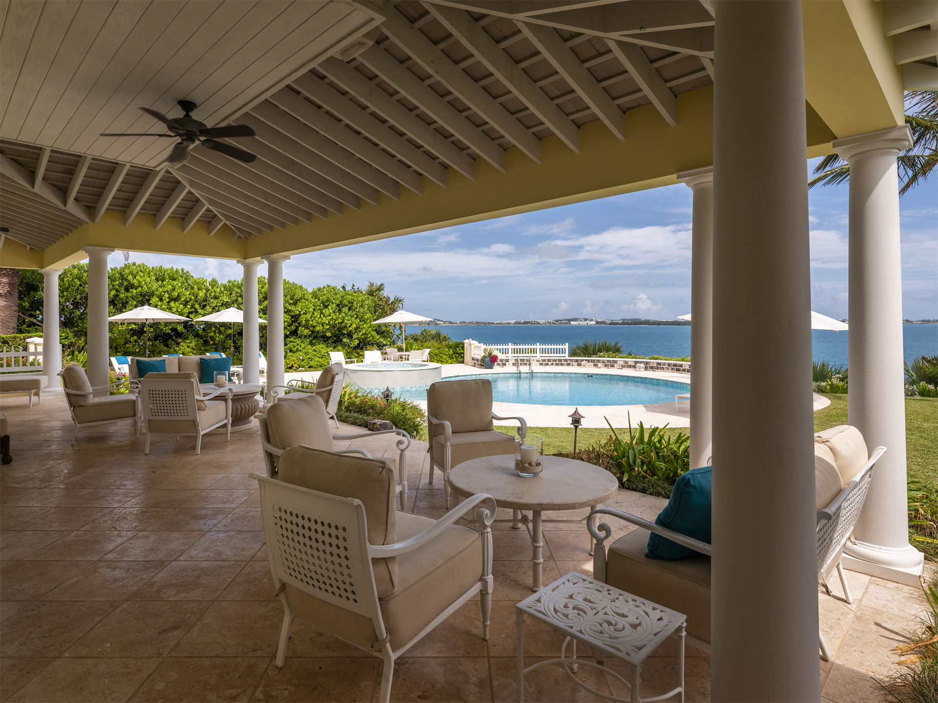 9. Tek Aile için Satış at Island House In Tucker's Town Island House In Tucker's Town, 24 Shell Point Road,Bermuda – Sinclair Realty