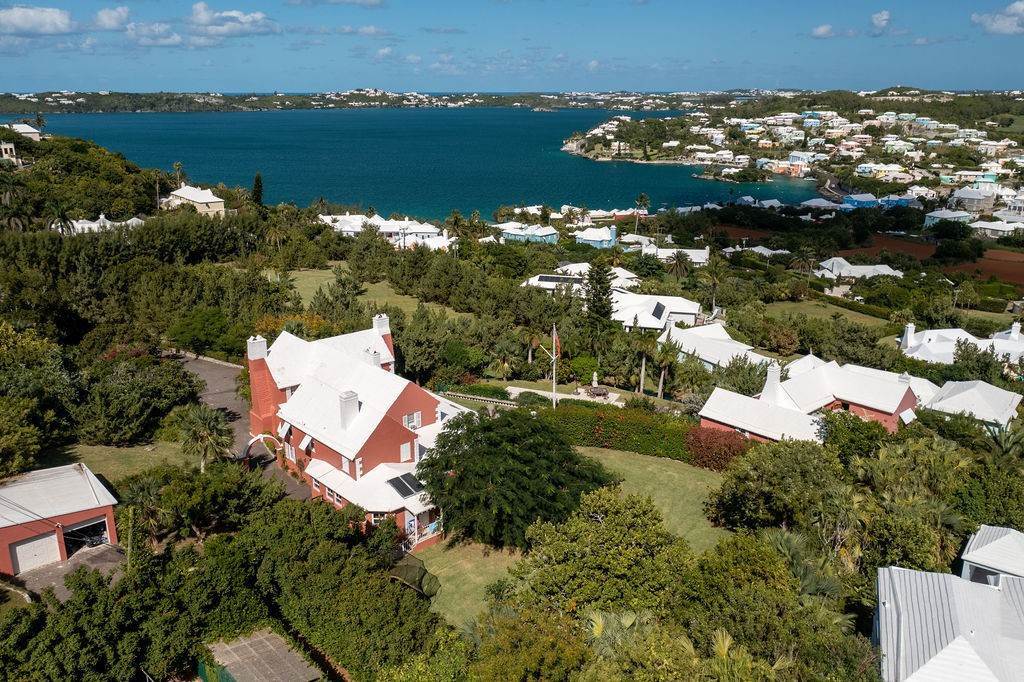 31. Propriété pour l Vente à Knapton House: Intriguing History, Prime Acreage & Ocean Views Knapton House: Intriguing History, Prime Acreage & Ocean Views, 40 Knapton Hill,Bermuda – Sinclair Realty