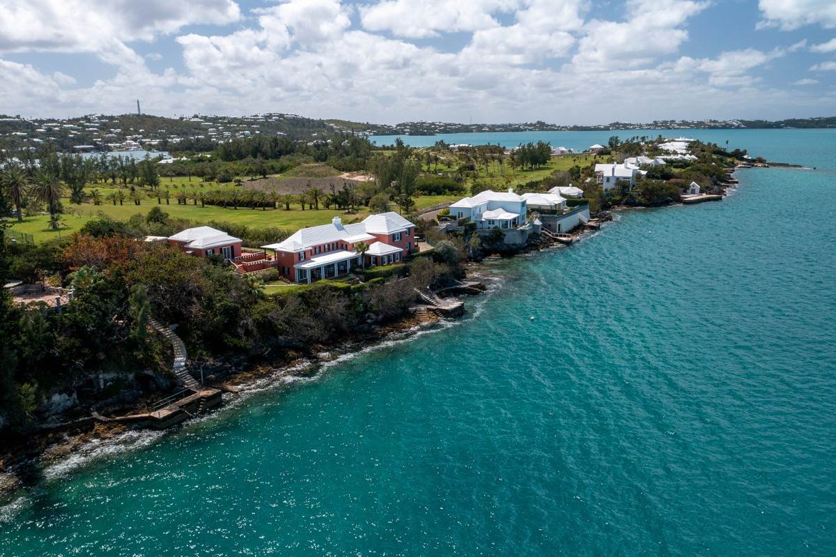 19. Single Family Homes για την Πώληση στο Bagatelle On The Great Sound Bagatelle On The Great Sound, 27 Riddell's Bay Road,Bermuda – Sinclair Realty
